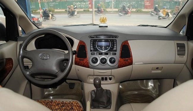 xe dịch vụ cưới toyota innova