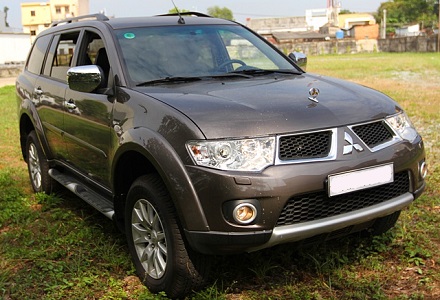 thuê xe dài hạn 7 chỗ mitsubishi pajero sport