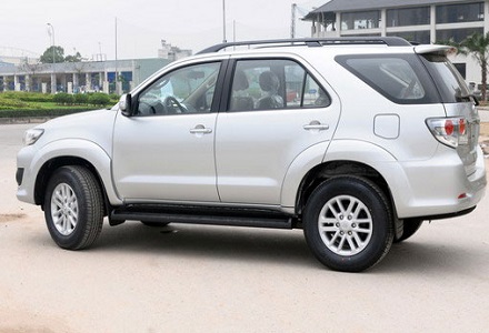 thuê xe tháng 7 chỗ toyota fortuner