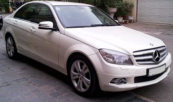 thuê xe cao cấp tự lái mercedes c200