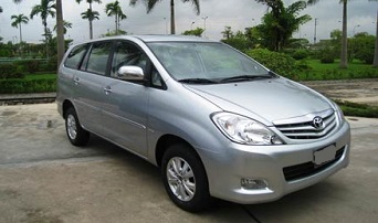 xe ô tô tự lái toyota innova