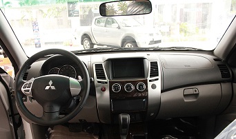 xe thuê tự lái mitsubishi pajero sport