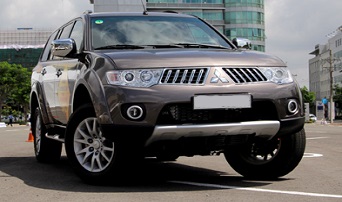 xe tự lái mitsubishi pajero sport