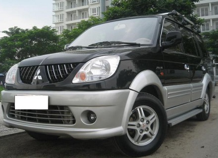 thuê xe giá rẻ tự lái 7 chỗ mitsubishi jolie