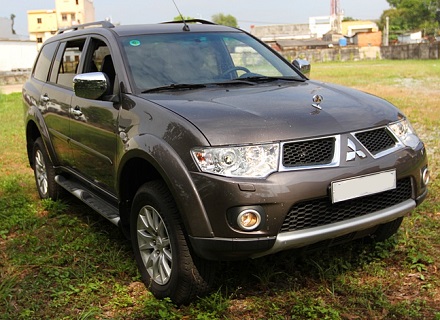 thuê xe tự lái 7 chỗ mitsubishi pajero sport tại đà nẵng 